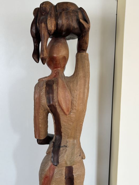 Sprzedam rzeźbę kobiety