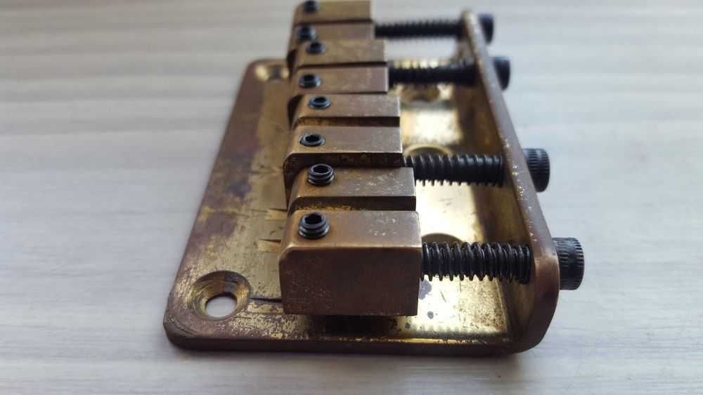 Bass bridge: Omega,Yamaha, Greco.