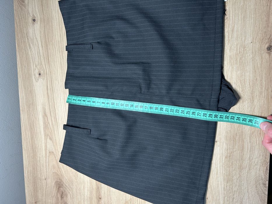 Чорна міні спідниця у смужку