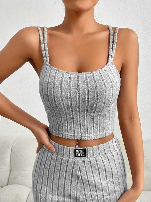 Conjuntos duas peças top + calção. Novos.