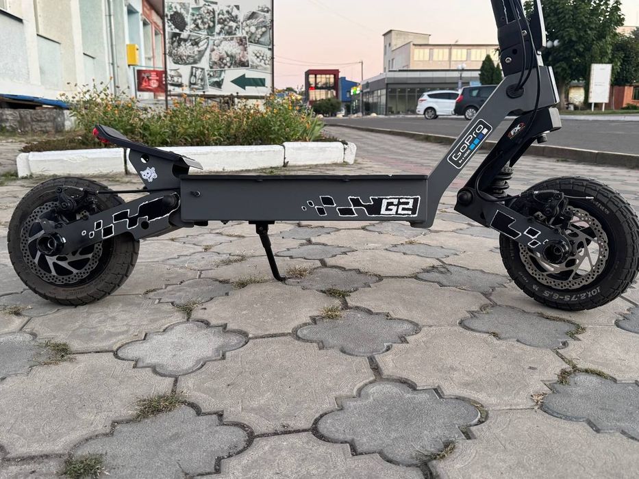 у продажі електро самокат kukirin g2