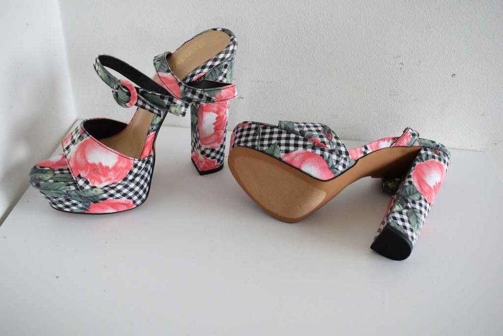 Shoeazzle buty na obasie w kwiaty 38 , 5 sandały