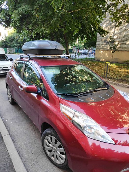 Аэродинамические перемычки I 56 P 37 на крышу Nissan Leaf