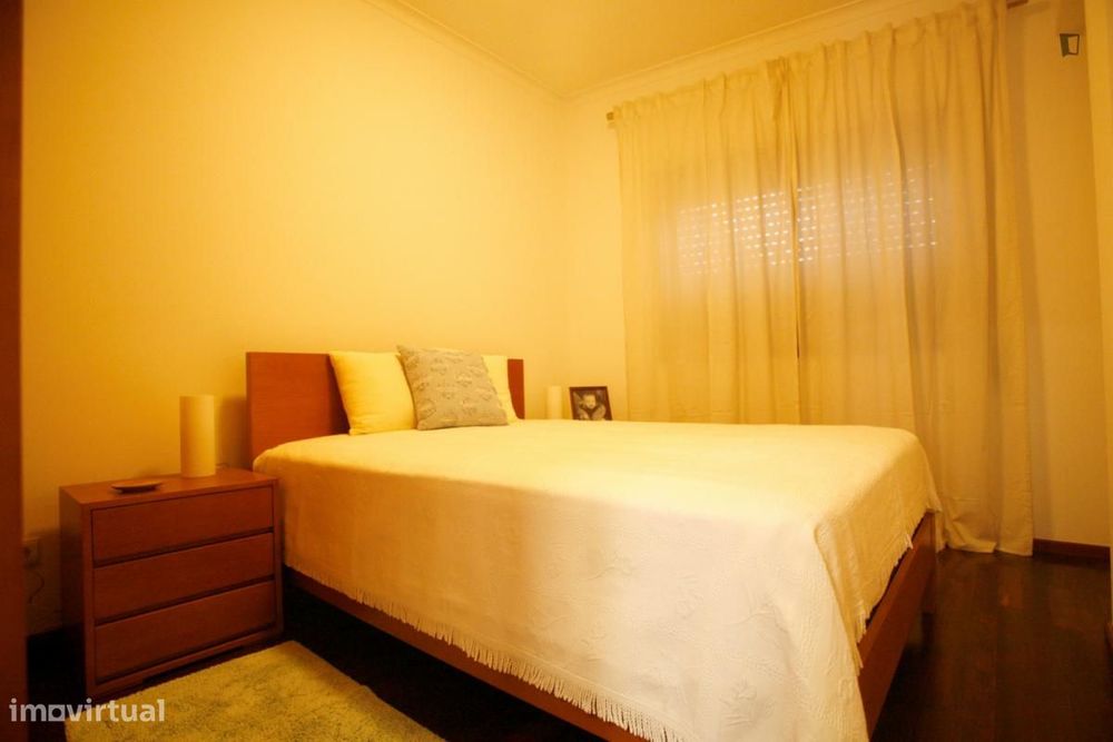 Quarto - localizado em Aldoar Porto