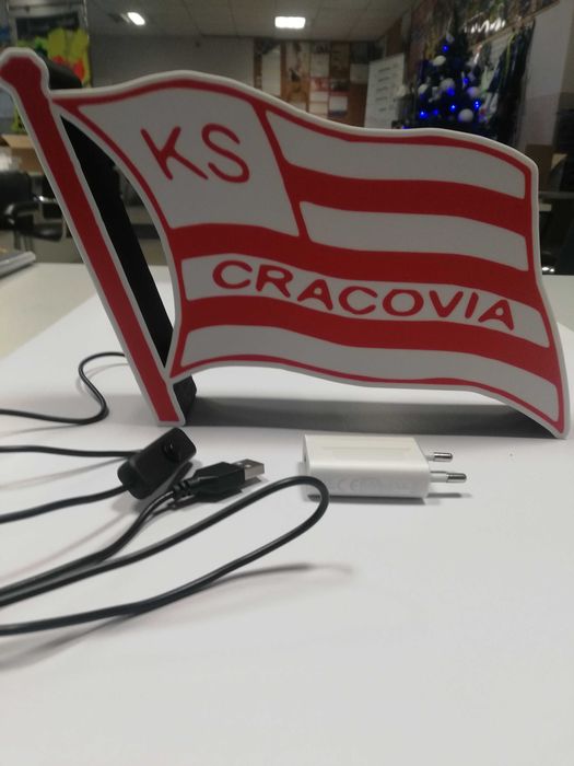 Herb klubu Cracovia Kraków. Lampka led na biurko.