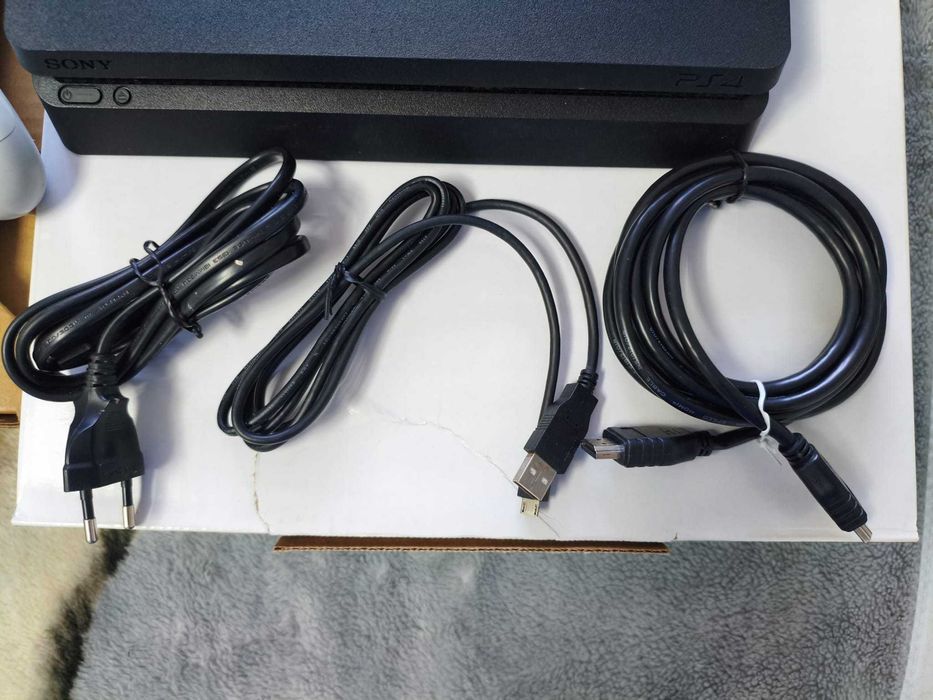 Konsola Playstation 4 PS4, 1TB, Używana
