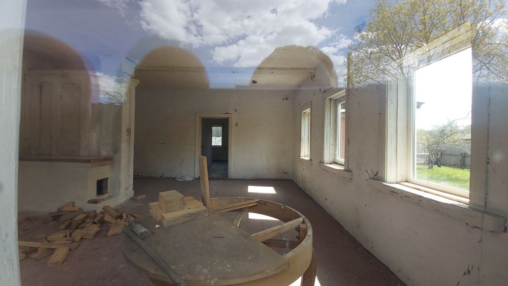 Будинок на хуторі, хвойний ліс, мальовниче місце.