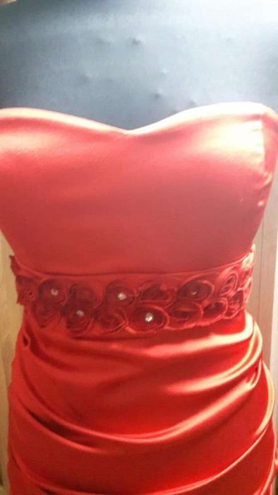 Seksowne czerwone sukienki