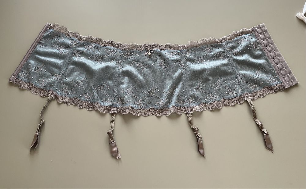 Набор поясов для чулков Victoria’s Secret, Triumph + подвязка-подарок