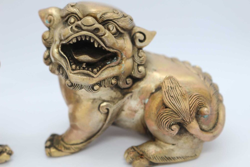 Par de estátuas de Leão / Cão Foo em bronze maciço chinesas XIX