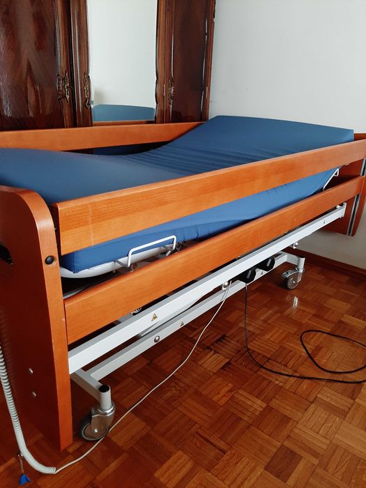 Cama hospitalar elétrica variável em altura + Colchão