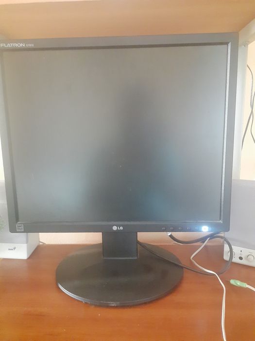 Продам Монитор 19" LG