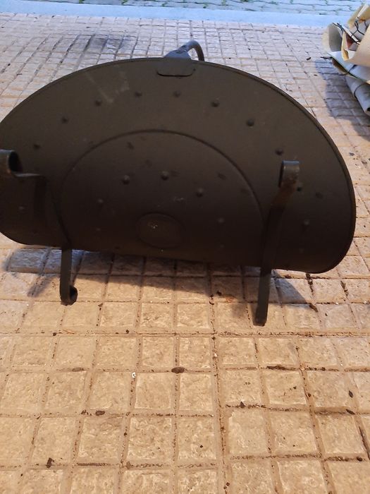 Cesto de lenha em ferro forjado