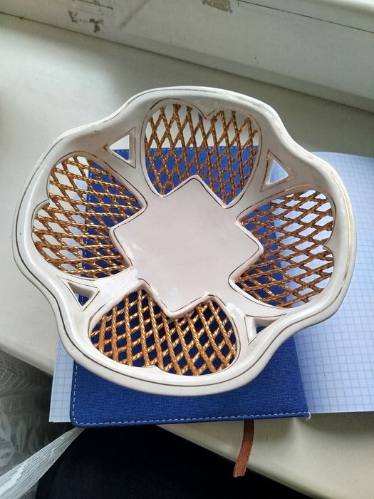 Продам Винтажная фарфоровая сахарница