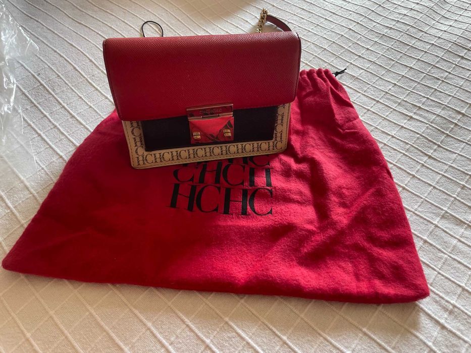 carteira carolina herrera tons vermelho e dourado e beje