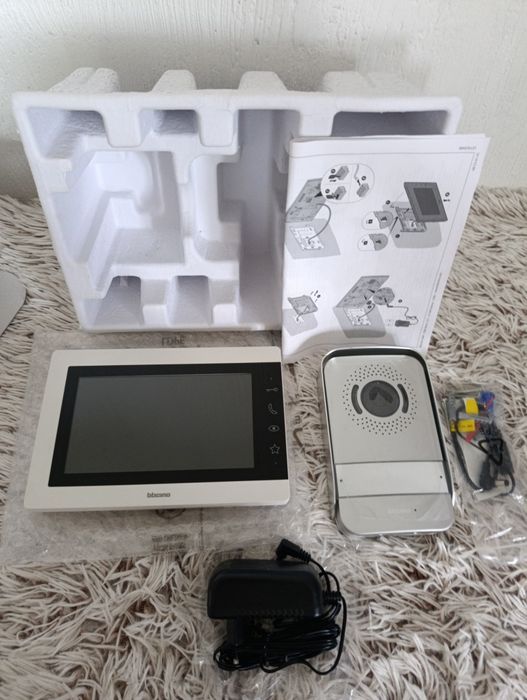 Wideoofon, domofon BTicino Easykit Essential 317913 7” 2-przewodowy nowy