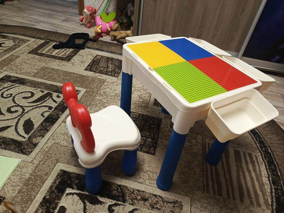 Дитячій стул зі стільцем
