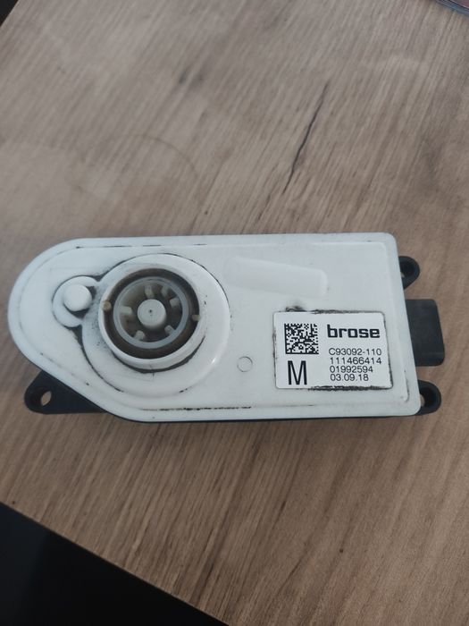 Silnik siłownik rolety chłodnic BMW G30 G31  G11 G12