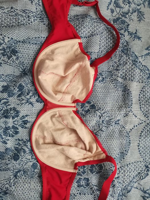 Бюстгальтер Мілавіца