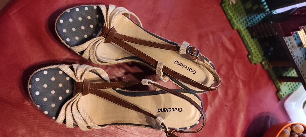 Сандалі жіночі Graceland на платформі танкетці