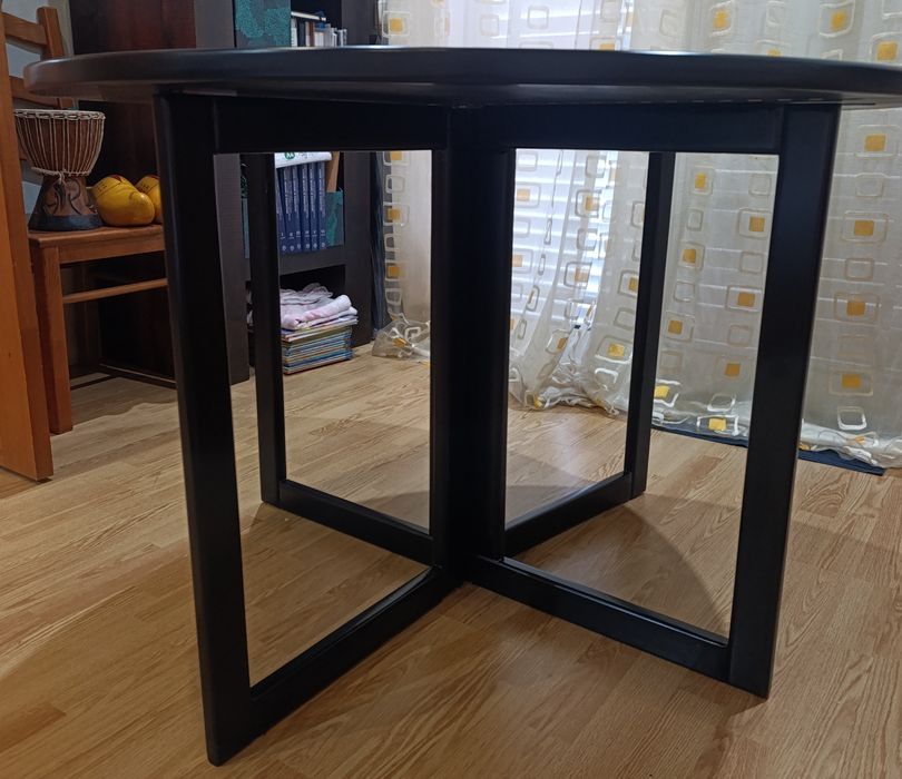 Mesa de jantar redonda extensível em madeira maciça – lacada a preto