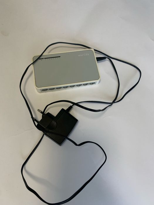 Коммутатор (свитч) TP-Link TL-SF1008D, 8 портов 10/100 Мбит/с.