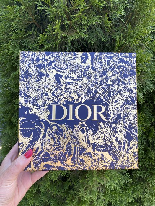 Коробка, пакет, стрічка