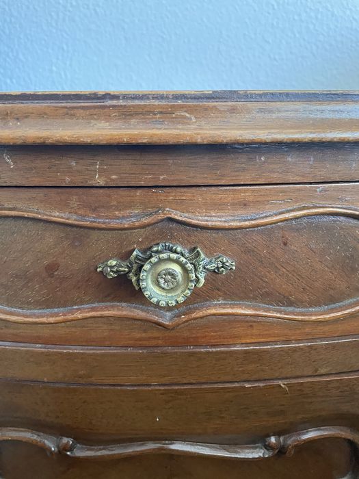 Mesa de Cabeceira em madeira com 2 gavetas