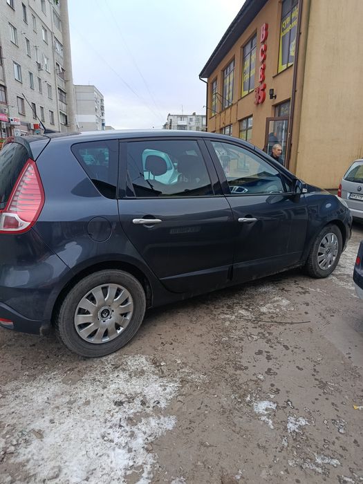 Продам Сценік  3