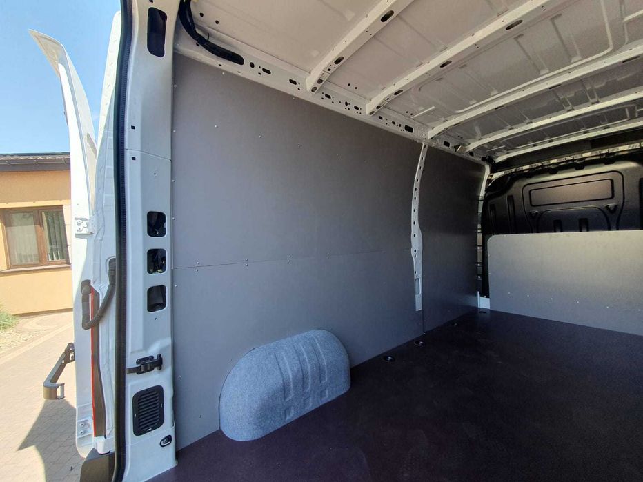 Zabudowa paki sklejką Renault Master L3 zabudowa busa