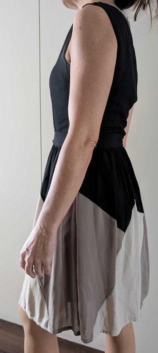 Vestido com mangas cavas da marca La Fée Maraboutée