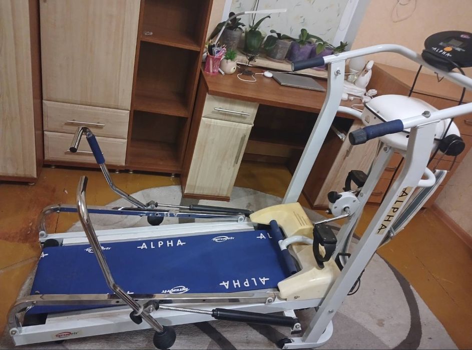 Продаю велотренажер для займання спортом в домашніх умовах.