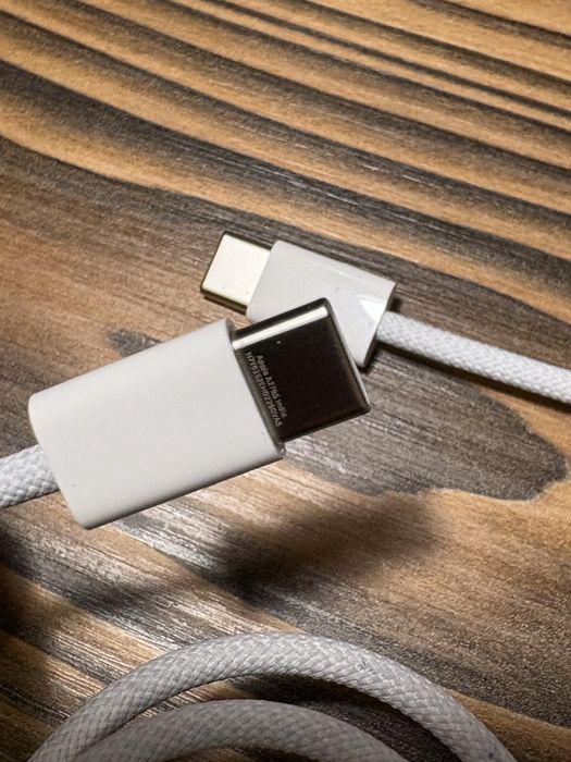 Кабель USB-C Apple