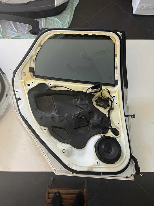 2 Portas Traseiras Esquerda e Direita Ford Focus 2015 completa