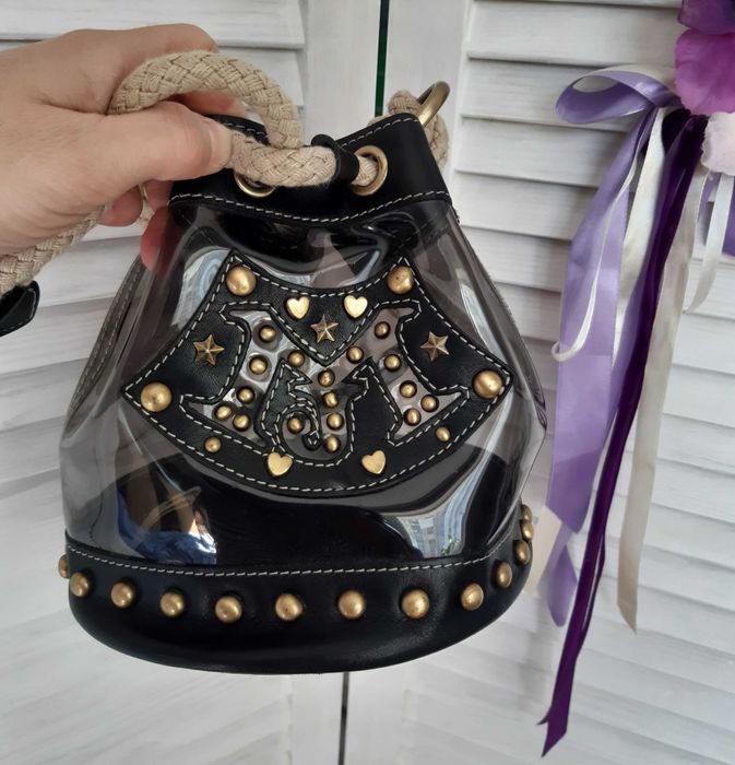 Брендовая кожанная сумка на зятяжке moschino, оригинал