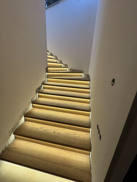 Лестница в дом,обшивка деревом,сходи для дому