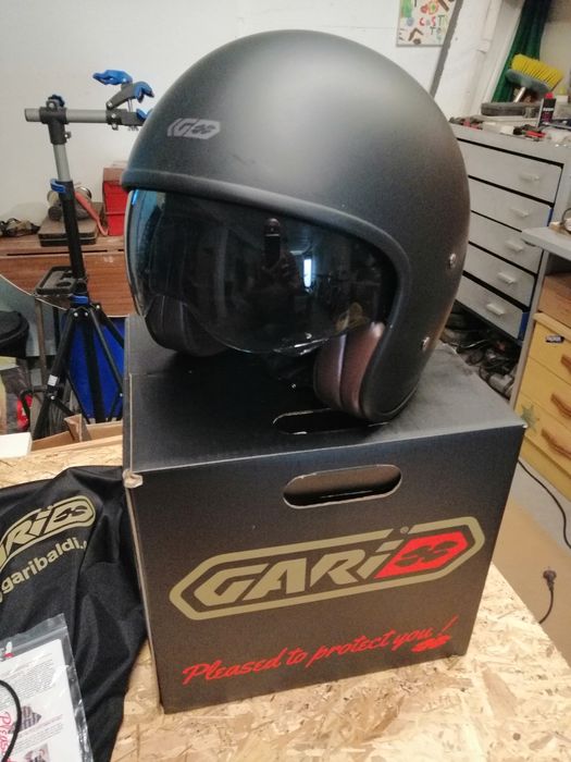 Nunca usado Capacete novo em fibra de vidro