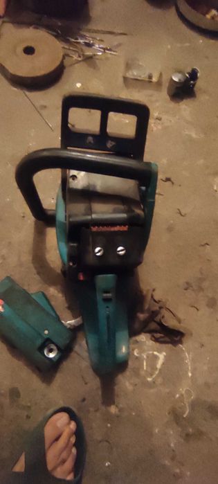 Продам бензопилу макіта Makita DCS-400