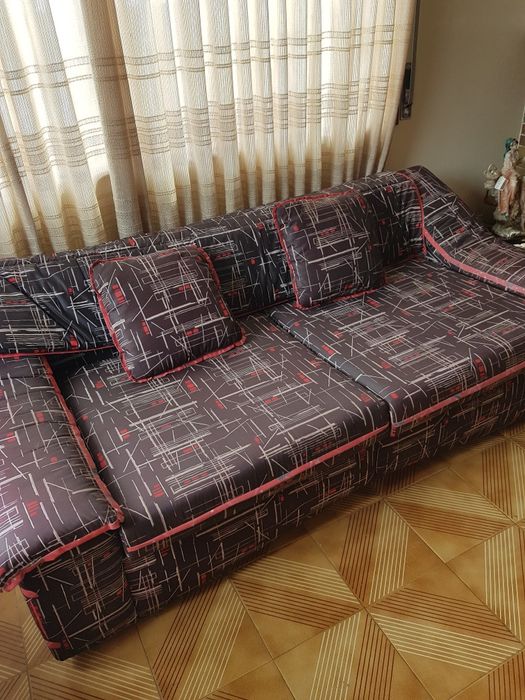 2 Sofás com almofadas