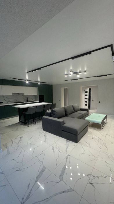 Продам 2-х кімнатну квартиру в центрі міста з ремонтом