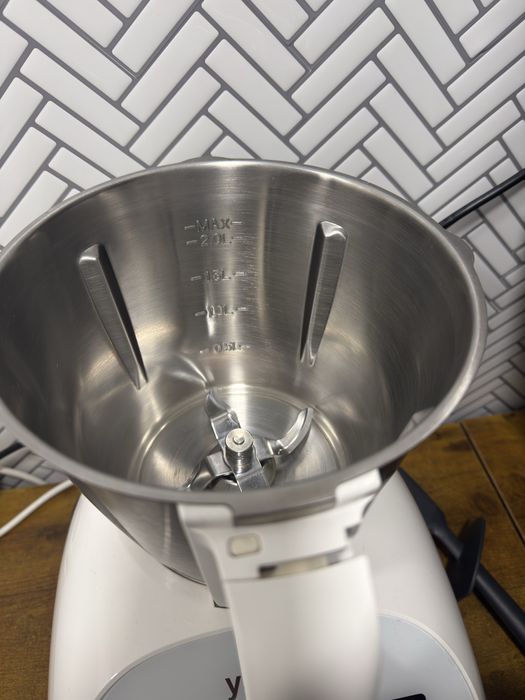 Robo de cozinha yammi 3 com garantia OU TROCO