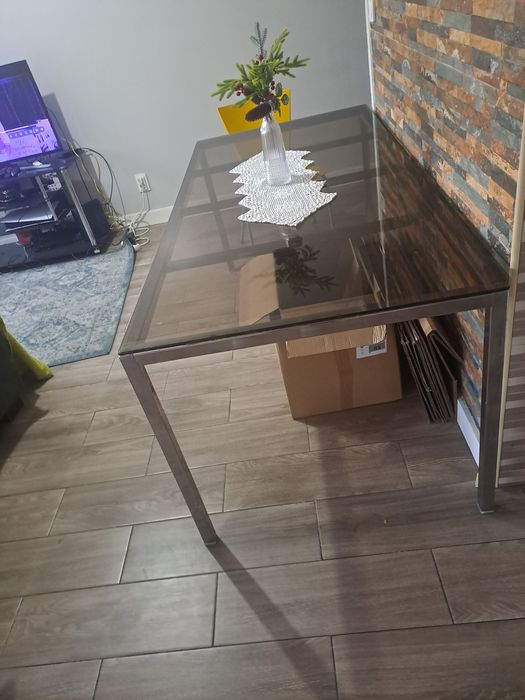 Mesa de Jantar em Vidro Fumê com Estrutura Metálica – Excelente Estado