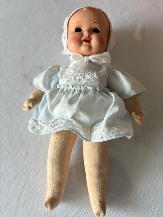 Boneca antiga com corpo em pano e cabeça em celuloide Tartaruga.