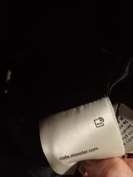 Куртка  фірми MONCLER.