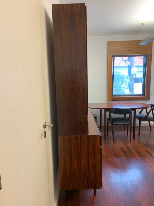 Aparador com vitrine em pau santo, nórdico