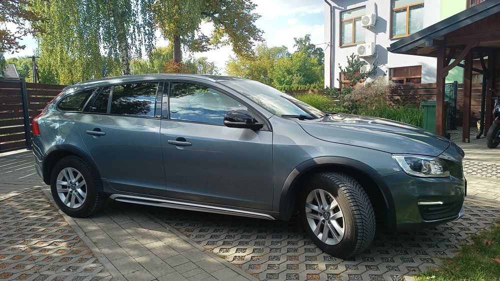 Volvo V60 Cross Country  2.0 D3 150 KM 2017 r. 139 000 km, prywatnie