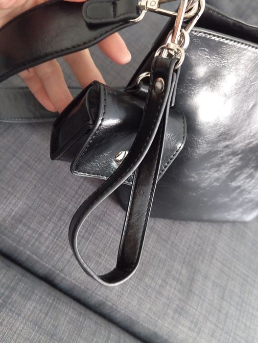 Nova bolsa de couro feminina de marca de designer independente. Por fa