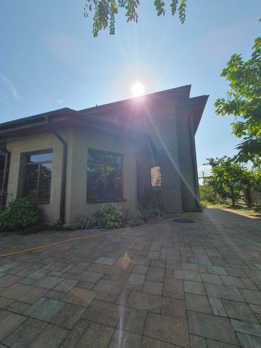 Продаж будинку з якісним ремонтом в центрі Бучі. Оформлення 2%