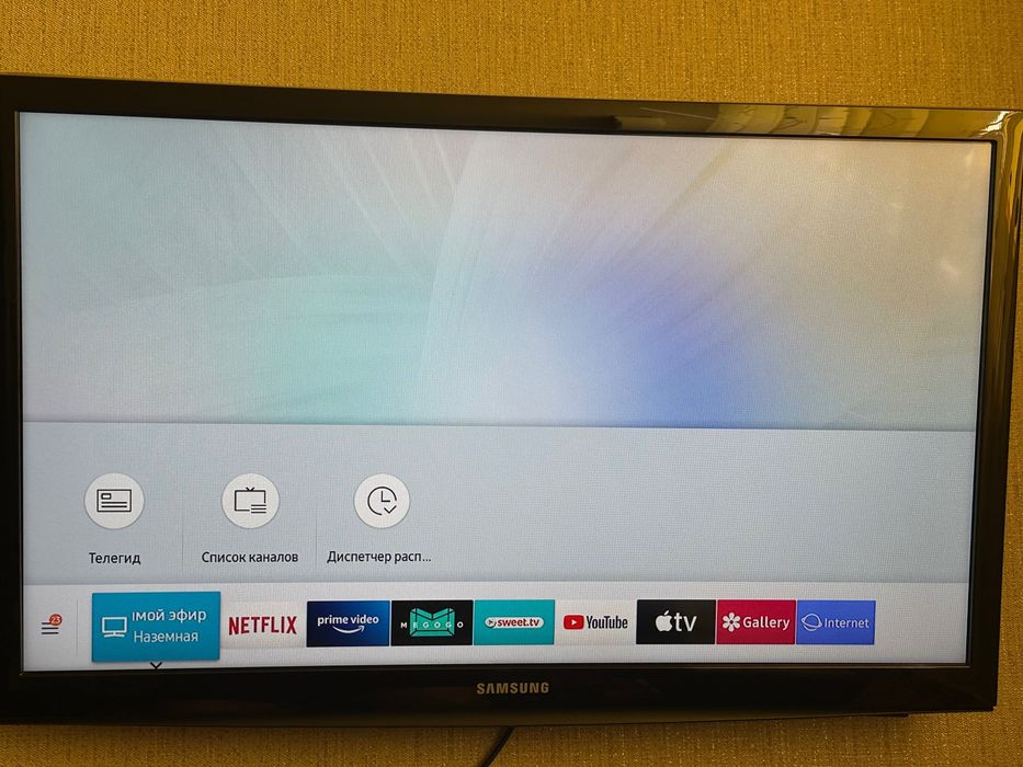 Smart TV телевізор Samsung UE24N4500AUXUA 24" + Кронштейн