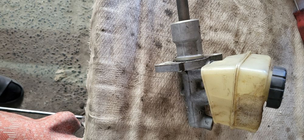 Головний тормозний циліндр мерседес w210